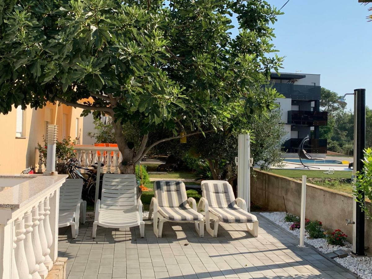 Apartman Petra 2 Vir Exterior photo